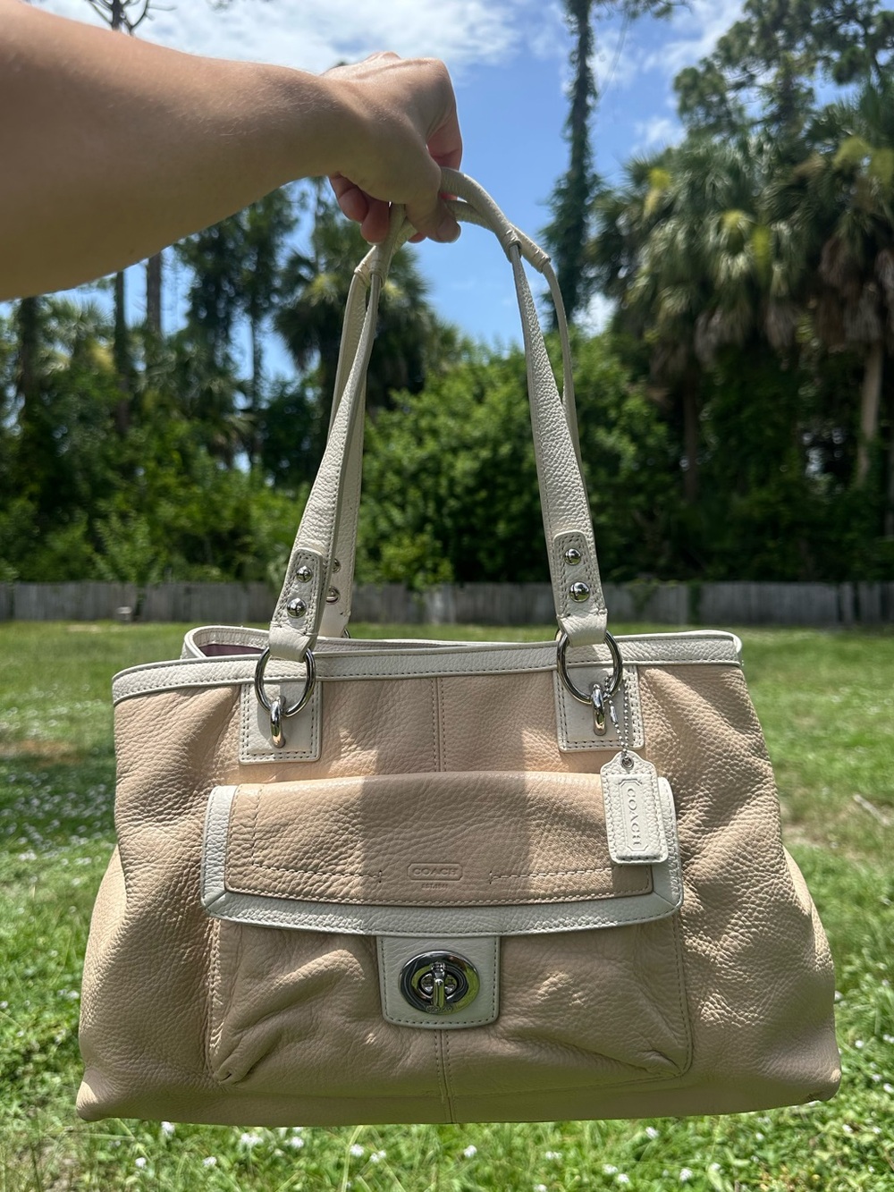 Coach Penelope pebbled leather purse in tan and cream w/ turn lock front pocket